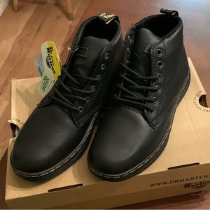 Dr. Martens AMWELL SLIP RESISTANT LEATHER LACE UP BOOTS Women’s 7/Men’s 6